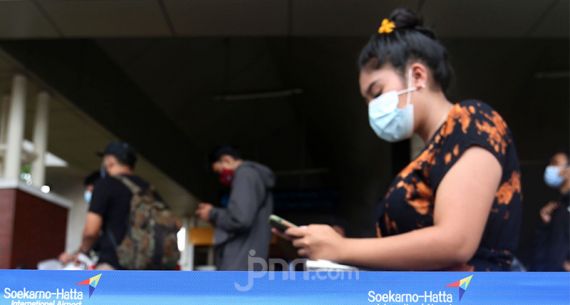 Antrean Penumpang di Bandara Soekarno-Hatta Mengular Gegara Rapid Test Antigen - JPNN.com