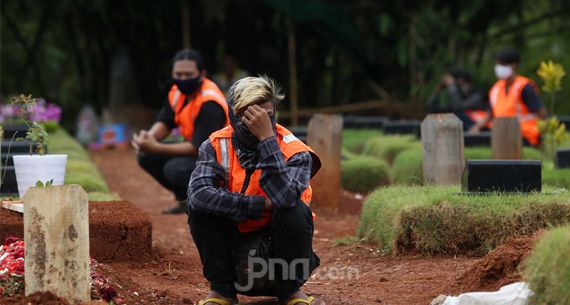 Sanksi Berdoa di Kuburan untuk Pelanggar Protokol Kesehatan - JPNN.com