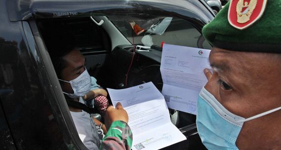 Pemeriksaan Surat Rapid Test Antigen di Jalur Puncak Bogor - JPNN.com