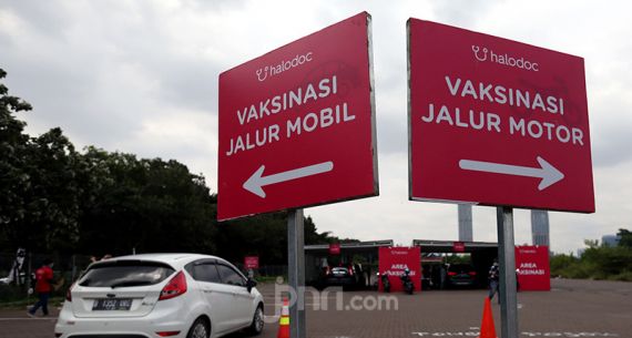 Vaksinasi Covid-19 untuk Lansia Melalui Drive Thru - JPNN.com