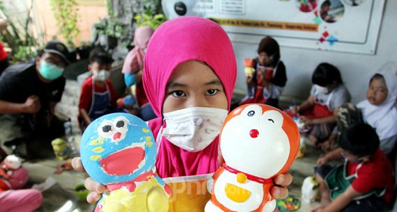 Mengedukasi Anak-anak Lewat Melukis dan Menabung - JPNN.com