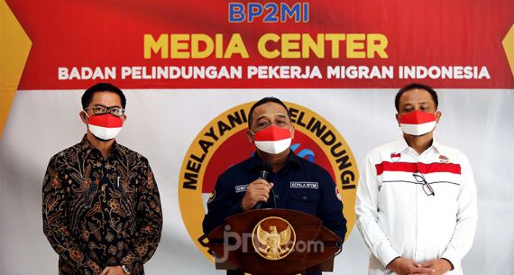 Kepala BP2MI dan Bupati Minahasa Utara Teken MoU - JPNN.com