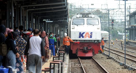 Stasiun Pasar Senen Dipadati Pemudik Susulan - JPNN.com