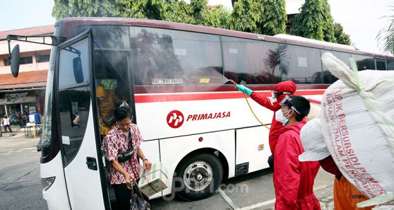 Suasana Terminal Kampung Rambutan setelah Masa Larangan Mudik Berakhir - JPNN.com