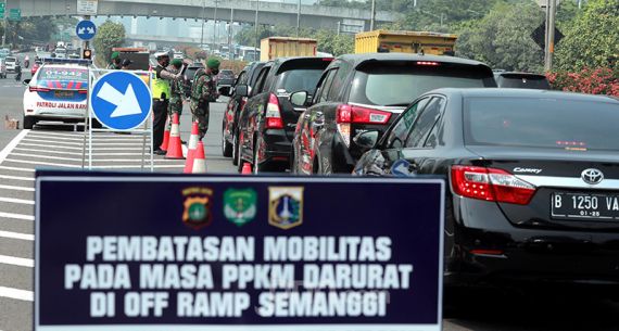 Penyekatan Kendaraan di Tol Dalam Kota - JPNN.com