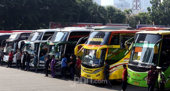 Polda Metro Jaya Tahan 36 Bus Pelanggar PPKM Darurat - JPNN.com