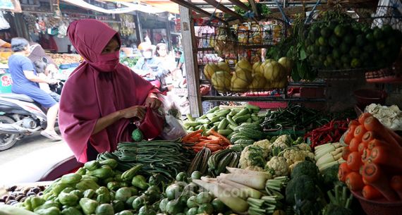 Suasana Sepi Pasar Tradisional saat PPKM Level 4 - JPNN.com