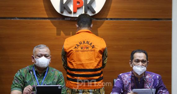 KPK Jebloskan Pejabat Pajak ke Tahanan - JPNN.com