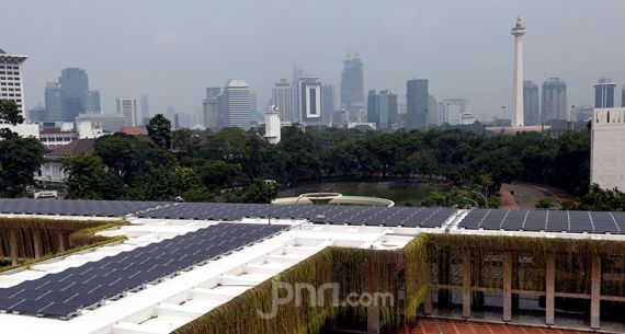 Masjid Istiqlal Manfaatkan Solar Panel - JPNN.com