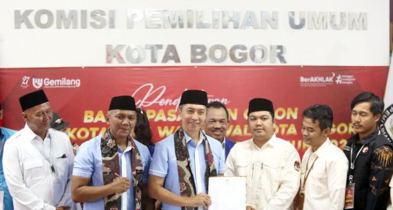 Dedie A Rachim dan Jenal Mutaqin Mendaftarkan Diri ke KPU Kota Bogor - JPNN.com