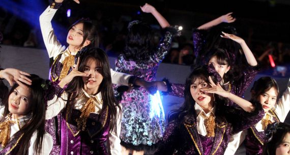 Penampilan JKT48 di Axioo HYPE 5 AMD X3 Lollipop Edition - JPNN.com