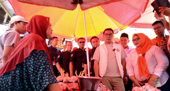 Ridwan Kamil Blusukan ke Pasar Kebayoran Lama - JPNN.com