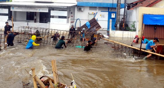 Banjir di Tangsel, 320 KK jadi Korban - JPNN.com