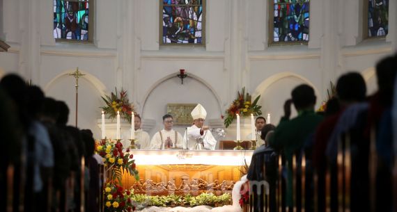 Misa Malam Natal di Gereja Katedral Kota Bogor - JPNN.com