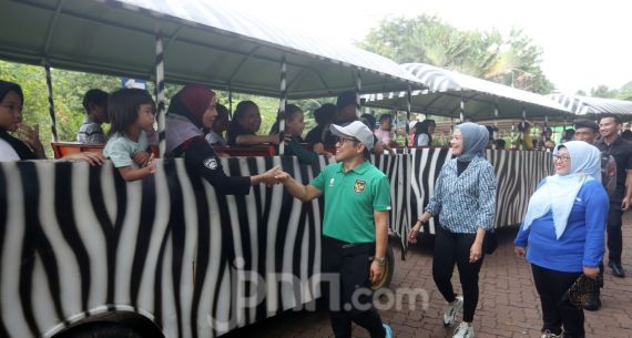 Menko PM Muhaimin Iskandar Cek Kesiapan Libur Nataru di Taman Margasatwa Ragunan - JPNN.com