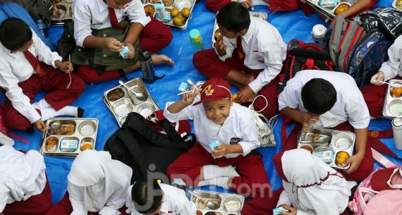 Keceriaan Siswa Makan Bergizi Gratis - JPNN.com