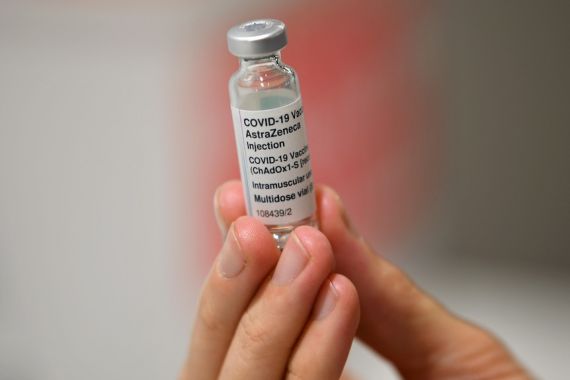Kasus Pembekuan Darah Terkait Vaksin AstraZeneca Terus Bertambah, Saatnya Panik? - JPNN.COM