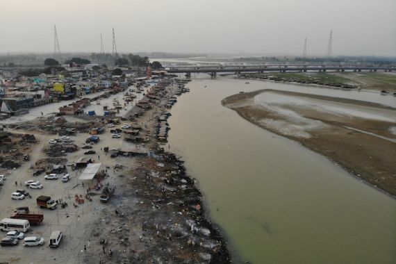 Jenazah Memenuhi Tepi Sungai Gangga, WHO Peringatkan Bahaya Varian COVID-19 India - JPNN.COM