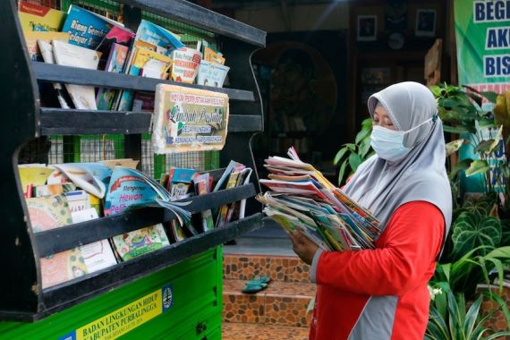 Perpustakaan Keliling di Purbalingga Ingin Tingkatkan Minat Membaca Sambil Membersihkan Sampah - JPNN.COM