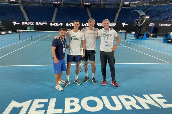  Novak Djokovic Buka Suara Pertama Kali Sejak Sempat Ditahan di Melbourne - JPNN.COM