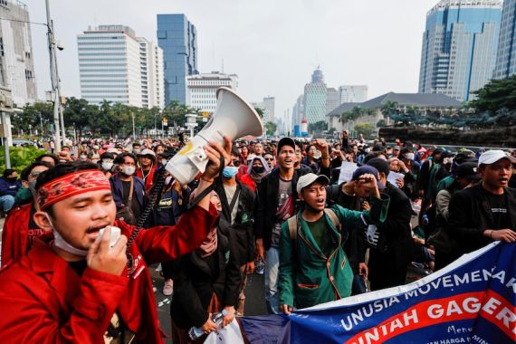 Unjuk Rasa Mahasiswa di Berbagai Tempat di Indonesia Ternodai Aksi Kekerasan pada Aktivis - JPNN.COM