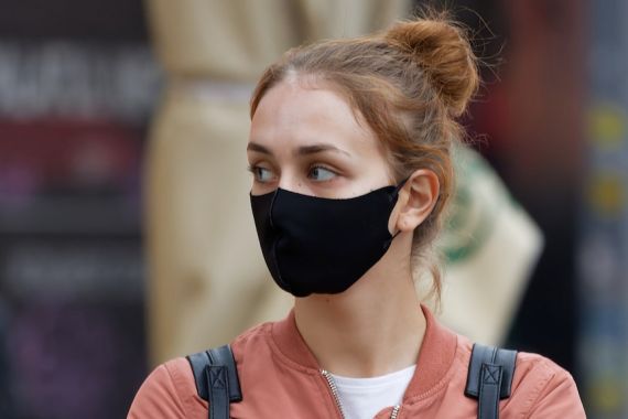 Warga Australia Disarankan Tetap Mengenakan Masker Menghadapi Penyebaran Flu di Musim Dingin - JPNN.COM