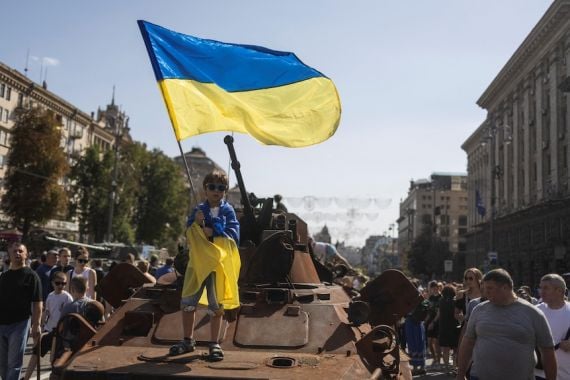 Serangan Balik Ukraina Tak Terbendung, Rusia Terusir dari 600 Permukiman - JPNN.COM