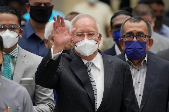 Dunia Hari Ini: Najib Dipenjara di Malaysia, Salju di Australia - JPNN.COM