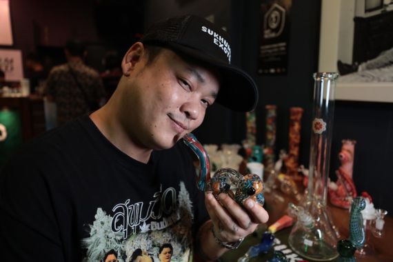 Bisnis Ganja di Thailand Menjamur, Pengedar Bebas Berkeliaran - JPNN.COM