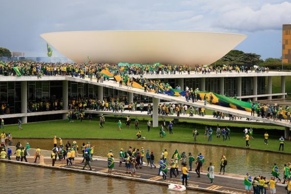 Dunia Hari Ini: Pengunjuk Rasa Menyerbu Sejumlah Gedung Pemerintahan Brasil - JPNN.COM