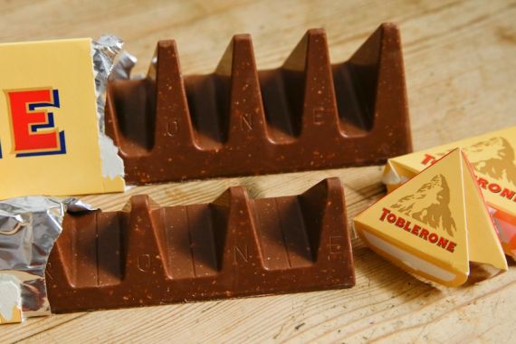 Pindah Pabrik, Toblerone Hilangkan Nuansa Swiss dari Kemasannya - JPNN.COM
