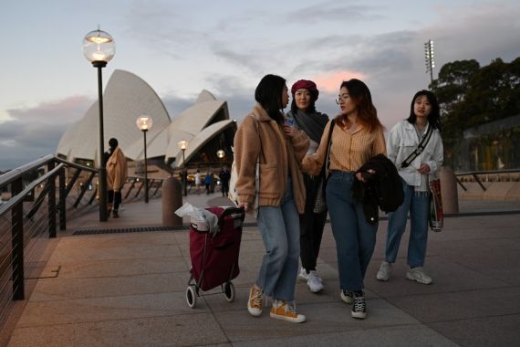 Visa Australia Makin Mahal, Waktu Kerja Pelajar Internasional Dibatasi - JPNN.COM
