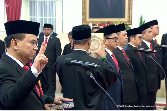 Jokowi Lantik Ketua Projo Gantikan Menkominfo Johny Plate yang Tersandung Korupsi - JPNN.COM