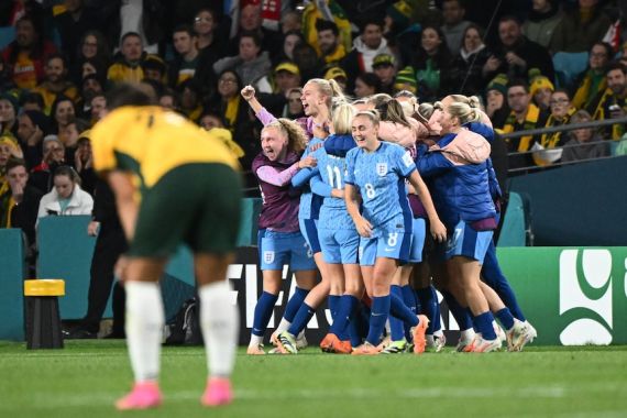 Dunia Hari Ini: Tim Sepak Bola Putri Australia Kalah 1-3 dari Inggris - JPNN.COM