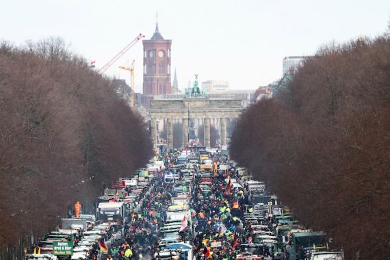 Dunia Hari Ini: Para petani di Jerman Turun ke Jalan Memprotes Kenaikan Pajak - JPNN.COM