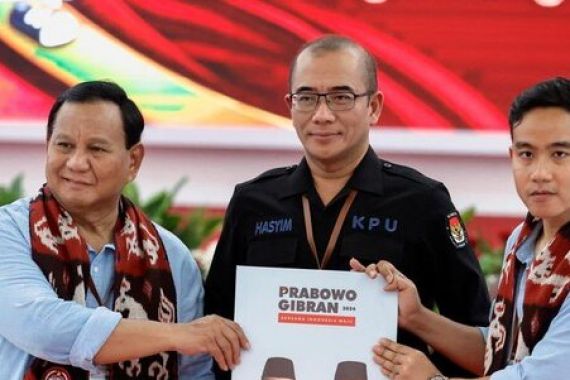 Dunia Hari Ini: Loloskan Gibran Sebagai Cawapres, Ketua KPU Divonis Melanggar Kode Etik - JPNN.COM