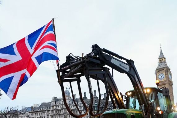 Dunia Hari Ini: Petani di Inggris Berdemo dengan Konvoi Traktor ke Pusat London - JPNN.COM