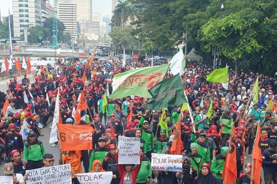 Ribuan Orang Melakukan Unjuk Rasa Menolak Tabungan Perumahan Rakyat - JPNN.COM