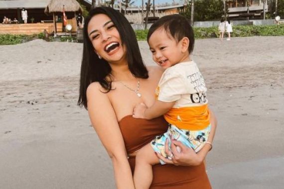 Anak Vanessa Angel Pulang ke Jakarta, Langsung Dibawa ke Makam? - JPNN.COM