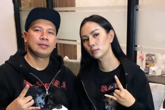 Vicky Prasetyo Bantah Ucapan Kalina Ocktaranny yang Mengaku Sudah Cerai, kok Gak Kompak? - JPNN.COM