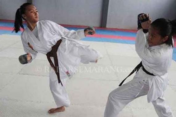 Tak Ada Larangan Atlet Karate Berhijab Saat Tanding - JPNN.COM