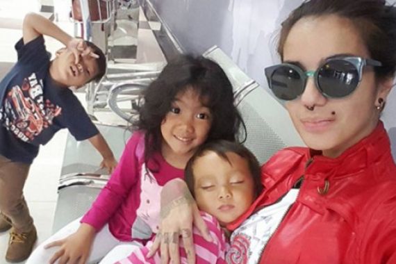 Pindah ke Bali, Sheila Marcia Tak Larang Anji Bertemu Anak - JPNN.COM