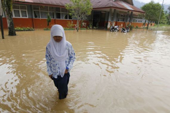 Bima Banjir Lagi, Ribuan Orang Mengungsi - JPNN.COM