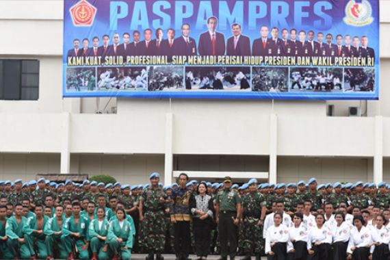 Jokowi: Pasukan Harus Jaga Nama Baik Paspampres - JPNN.COM