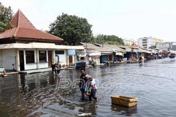 Banjir, 10 Hektar Tambak Rusak Berat Berat - JPNN.COM