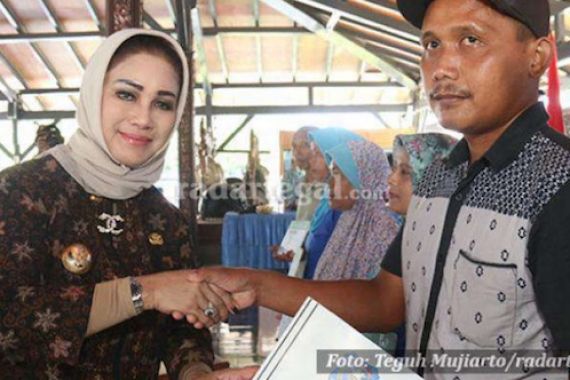 Hamdalah, Bu Wako Cantik Naikkan Honor Penjaga Kuburan - JPNN.COM