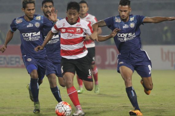 Arema FC Lagi Bidik Pemain Madura United Ini - JPNN.COM