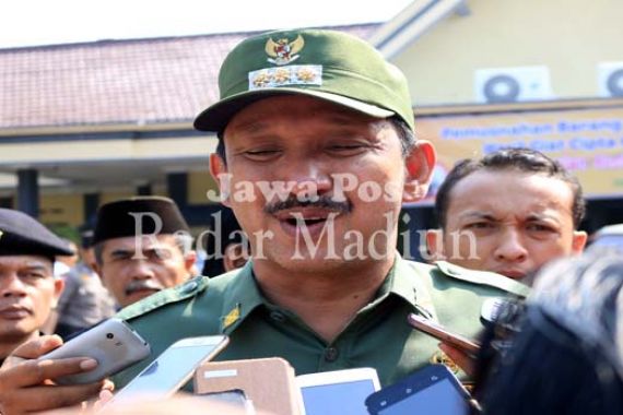 Enak Banget Bro...Habis Liburan, PNS Ngopi di Jam Kerja - JPNN.COM