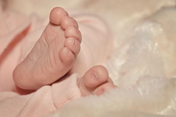 Bayi Diduga Hasil Hubungan Gelap Dibuang di Toilet SPBU - JPNN.COM
