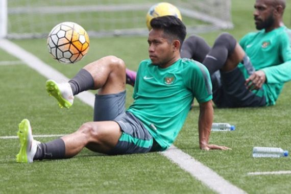 Curhat Ibunda soal Peluang Andik Vermansah Bela Persebaya - JPNN.COM